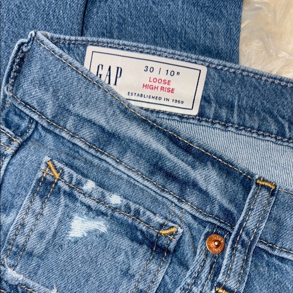 GAP Light Blue Distressed Jeans - Picture 5 of 9